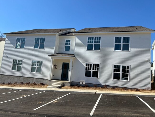 Building Photo - 3 Bed 3 Bath Flat