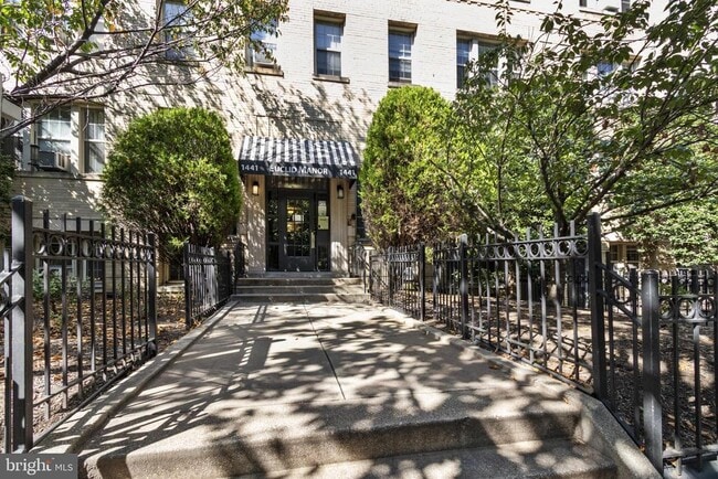 Foto del edificio - 1441 Euclid St NW