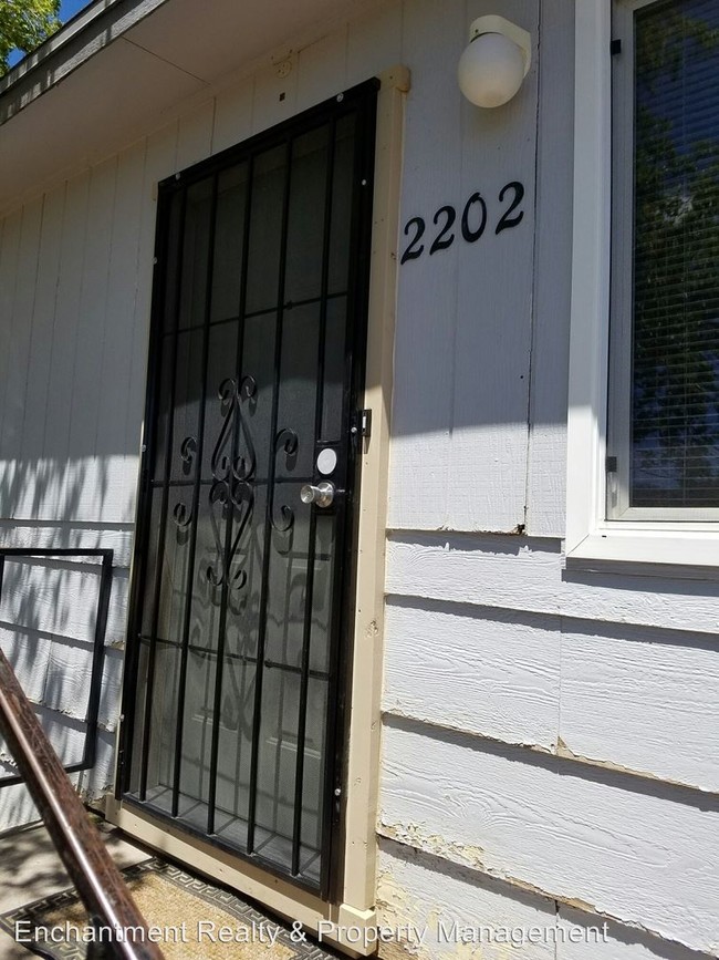 Building Photo - 2202 Little Walnut Rd