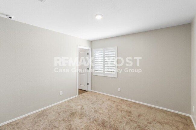 Foto del edificio - Half off the first months rent and owner paid SOLAR!!