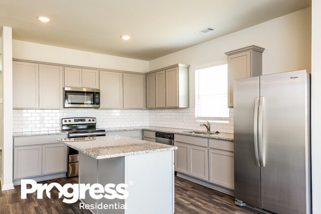 Building Photo - 621 Samuel