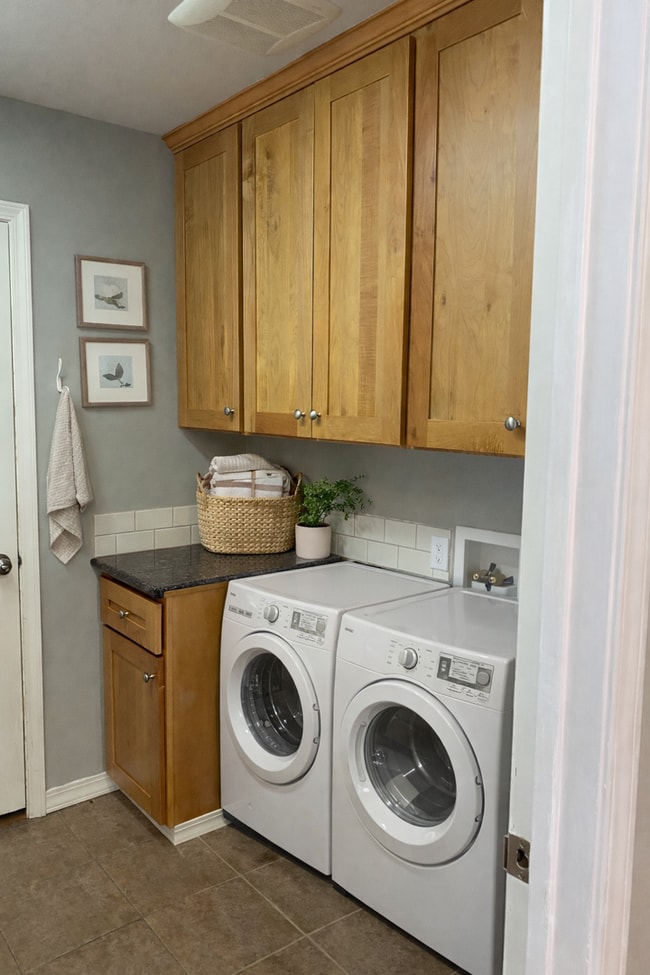 Building Photo - Moul309 (CWP)