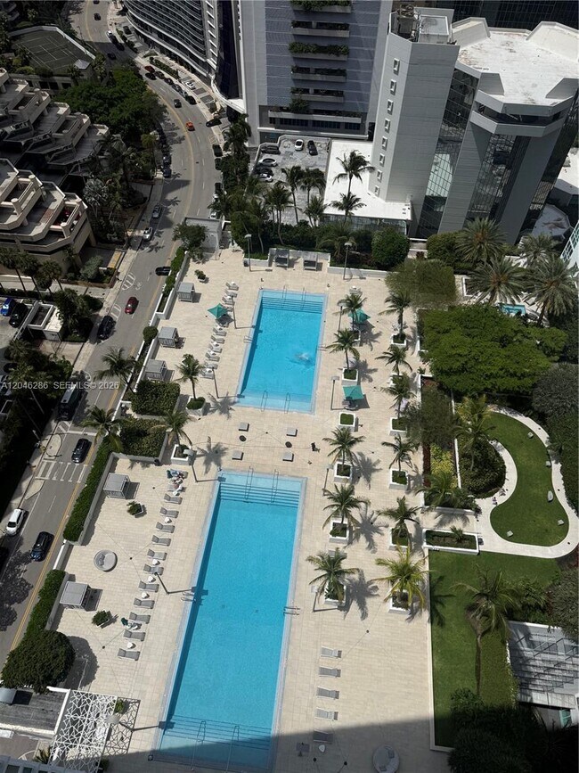 Foto del edificio - 950 Brickell Bay Dr
