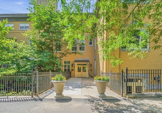 Foto del edificio - 145 Glenwood St