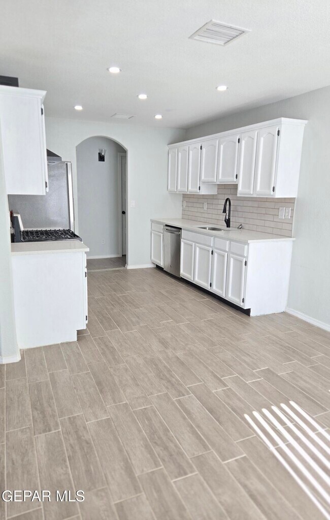 Foto del edificio - 3280 Mike Godwin Dr