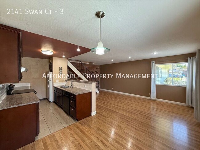Building Photo - 2141 Swan Ct