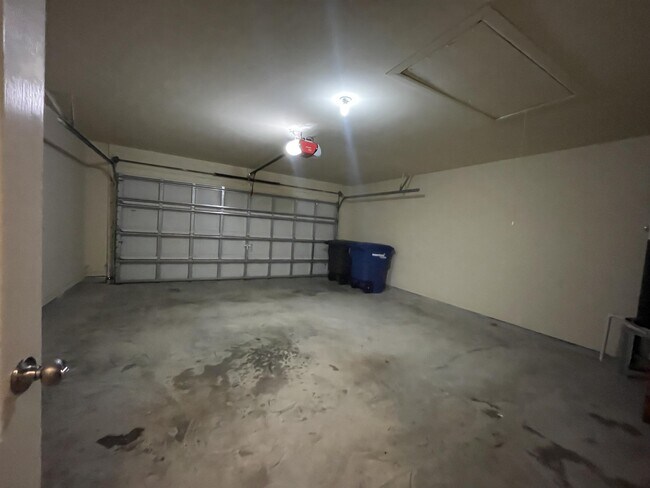 Building Photo - 2529 Las Brisas St