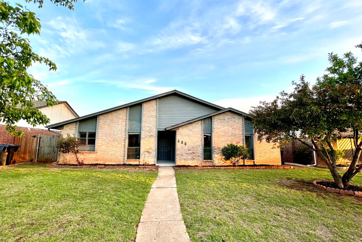 600 NW 141st St, Edmond, OK 73013 House Rental in Edmond, OK