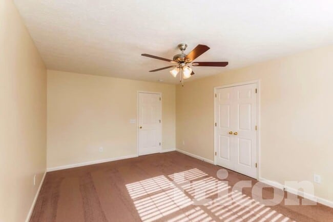 Building Photo - 7016 Penbrook Dr