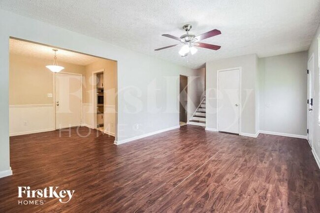 Foto del edificio - 5674 Sandhurst Dr