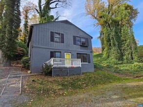 Building Photo - 301 Paton St