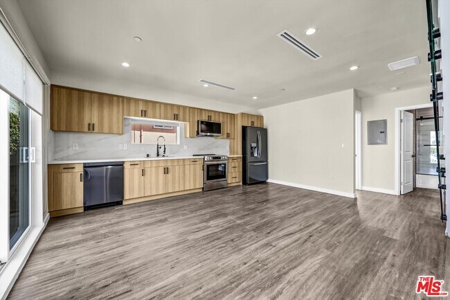 Foto del edificio - 1309 N Sycamore Ave