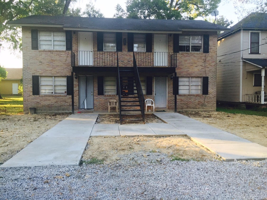 Primary Photo - 207 E Park Ave