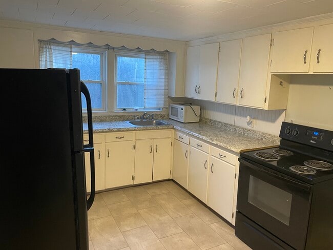 Building Photo - 17 Hanson St