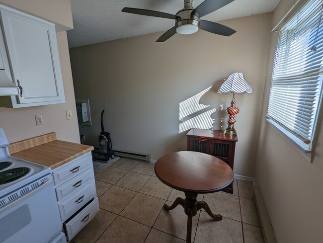 Breakfast Nook - 902 N Logan St