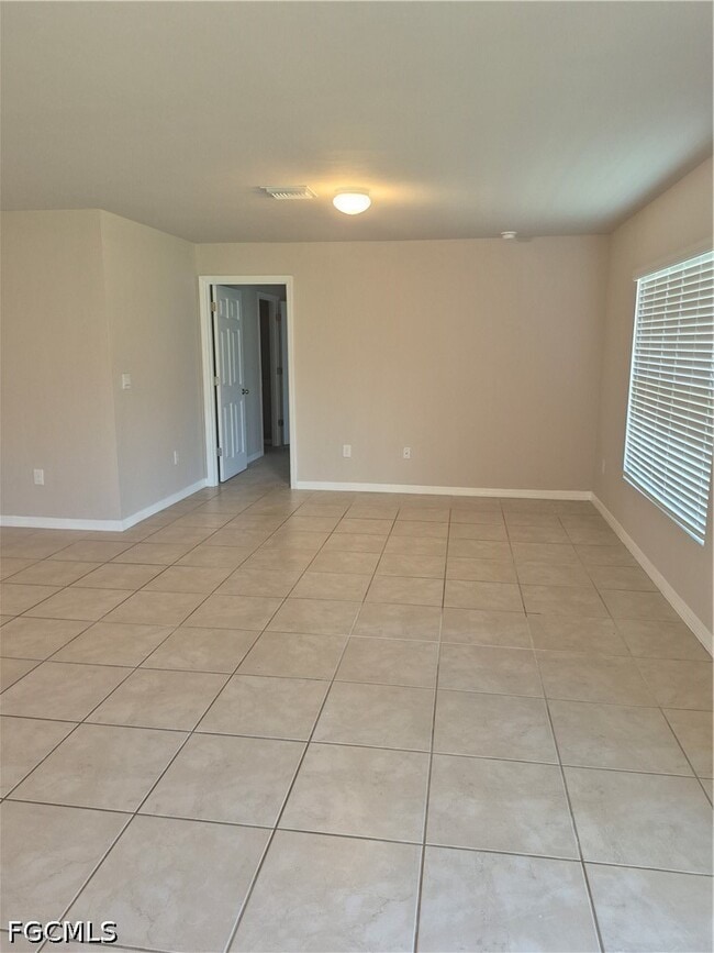 Building Photo - 8002 Vega Ct