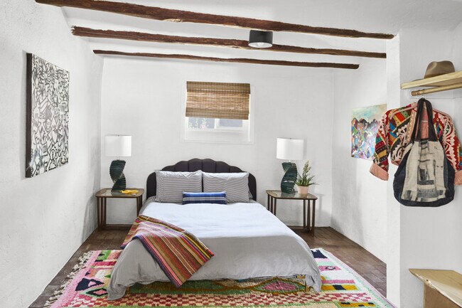 Foto del edificio - 2845 Agua Fria St