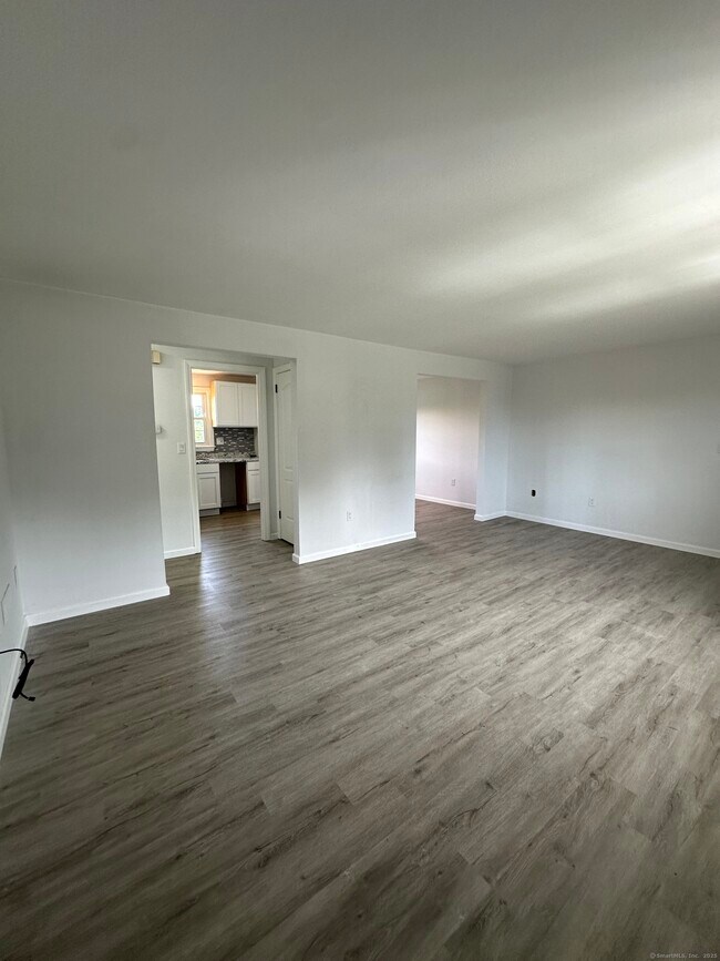Foto del edificio - 43 Brewster Rd