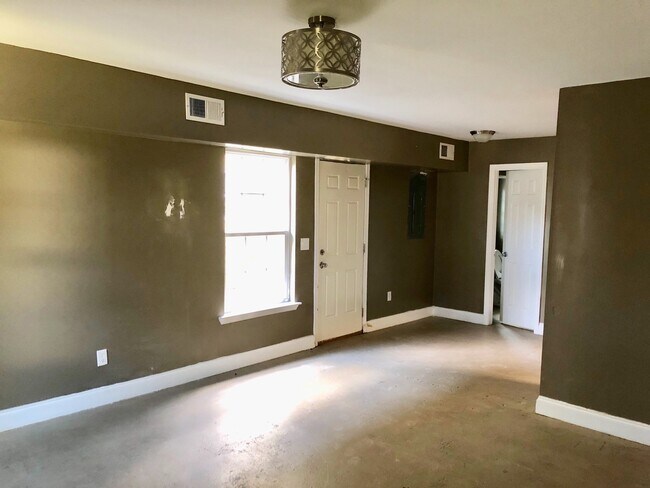 Foto del edificio - 4 Bedroom 2.5 Bath House in North Central - Downtown Charleston