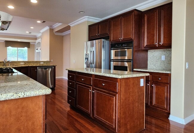 Building Photo - Beautiful 4BD, 2.5BA, Four Seasons at Heme...