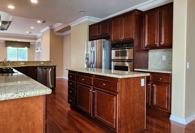 Foto del edificio - Beautiful 4BD, 2.5BA, Four Seasons at Heme...