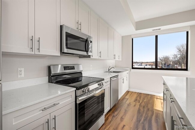 Foto del edificio - 16530 E Warren Ave