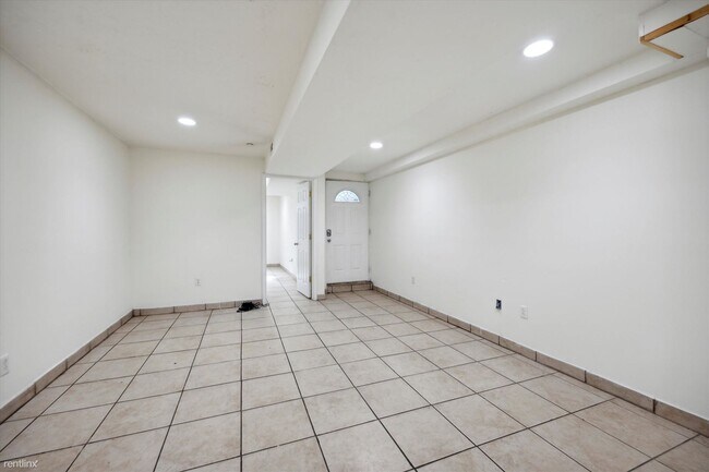 Foto del edificio - 4 br, 2 bath Triplex - 1948 N GRATZ ST Unit 1