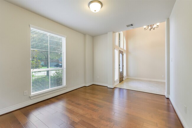 Building Photo - 27906 Colonial Point Dr