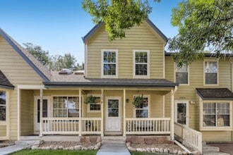 Building Photo - 10587 W Maplewood Dr