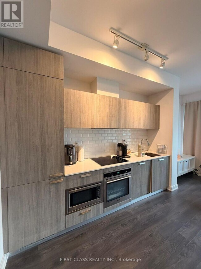 Building Photo - 50 Charles St E