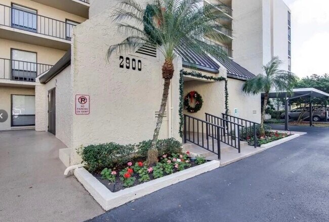 Foto del edificio - 2900 Cove Cay Dr