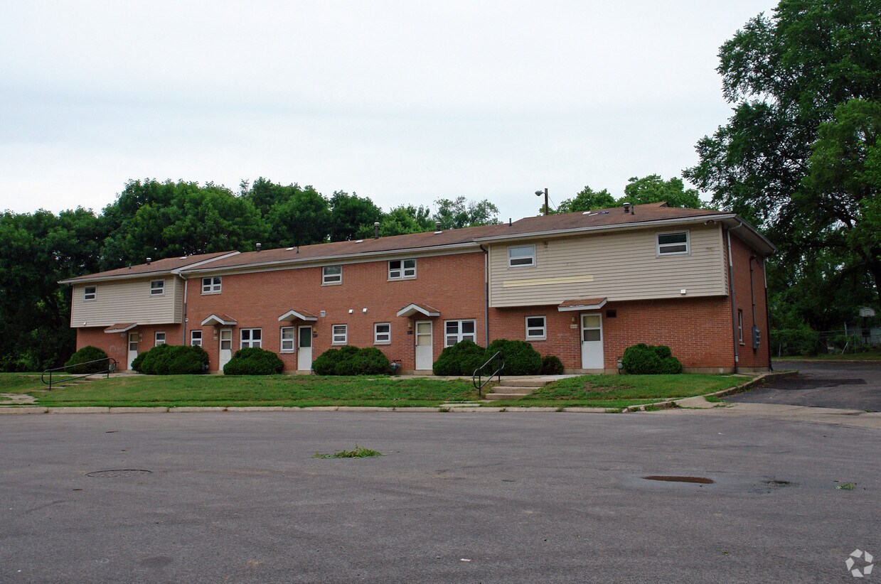 Building Photo - 1000-1029 Robinson Dr