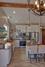 Building Photo - 847 Lincoln Dr