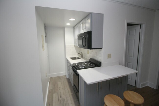 Foto del edificio - 60 Strawberry Hill Ave