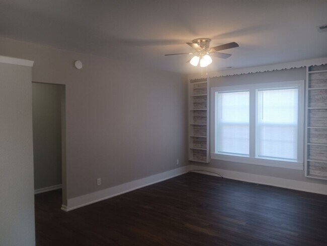 Foto del edificio - 3 bedroom, 2 bath with office in Frederick...