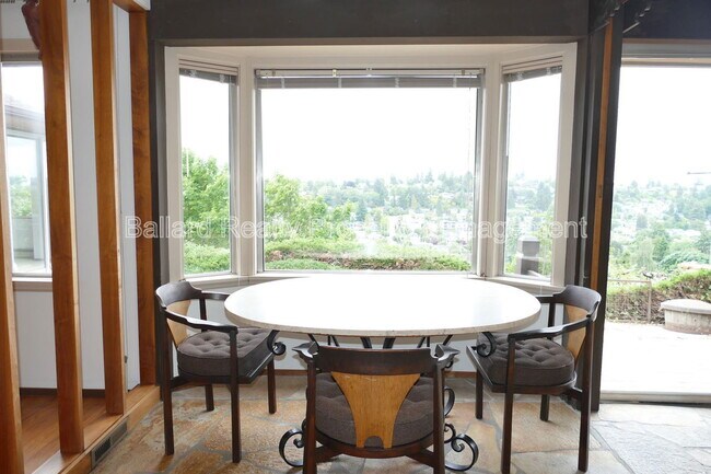 Foto del edificio - 3402 37th Ave W