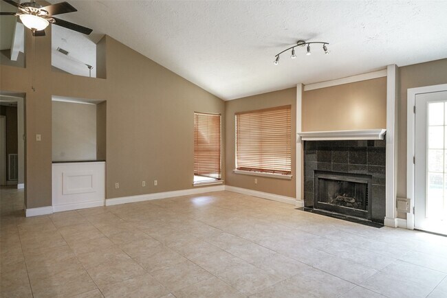 Foto del edificio - 3406 Cape Forest Dr