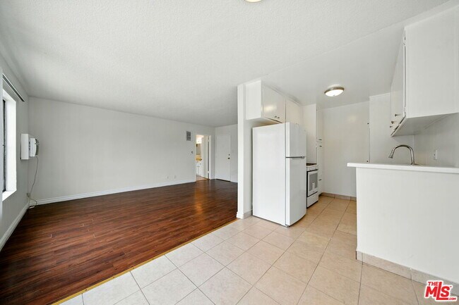 Foto del edificio - 4100 1st St