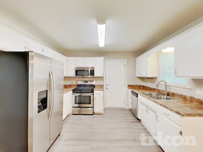 Building Photo - 1526 Amberwood Cir