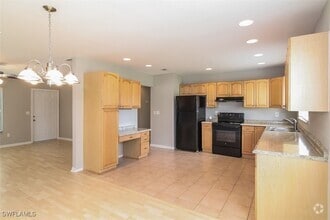 Building Photo - 2533 Fairbrook St