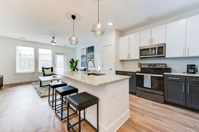 Building Photo - 975 Memorial Dr SE