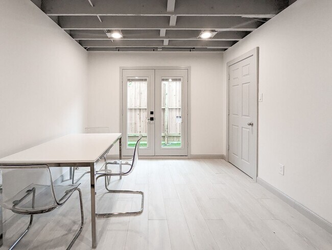 Foto del edificio - 2306 Addison Rd