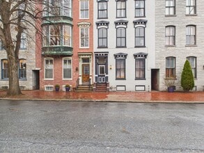 Building Photo - 1017 Green St