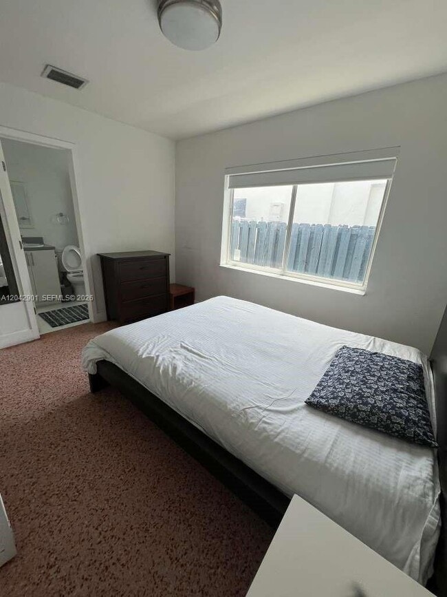 Foto del edificio - 200 NE 108th St