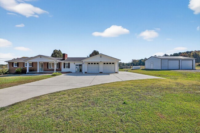 Foto del edificio - 1580 N Honeycutt St