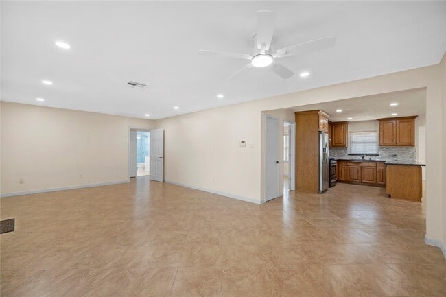 Building Photo - 10055 Westview Dr