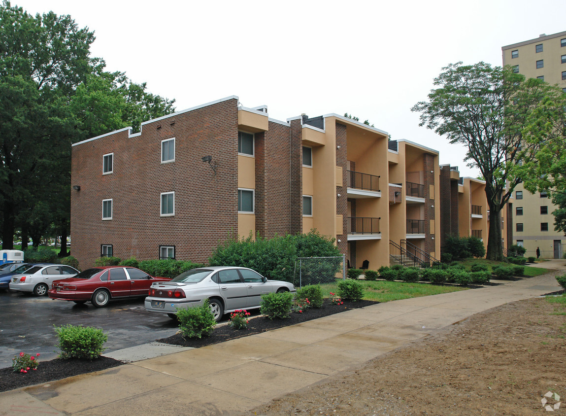 Primary Photo - Compton Apartments