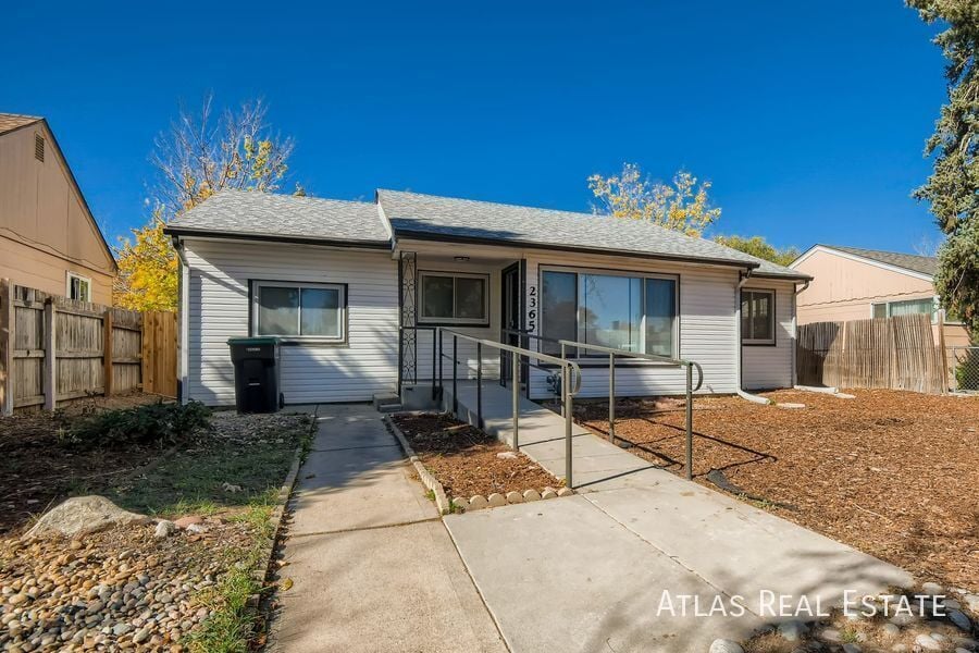 Foto principal - 2365 Fulton St