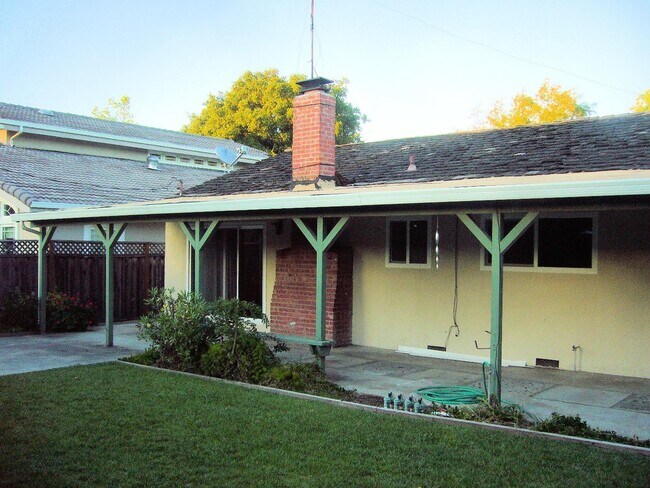 Foto del edificio - 1401 Bing Dr