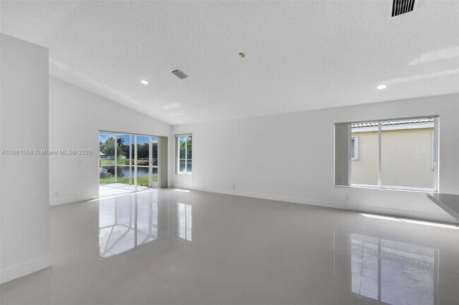 Foto del edificio - 4366 Mahogany Ridge Dr